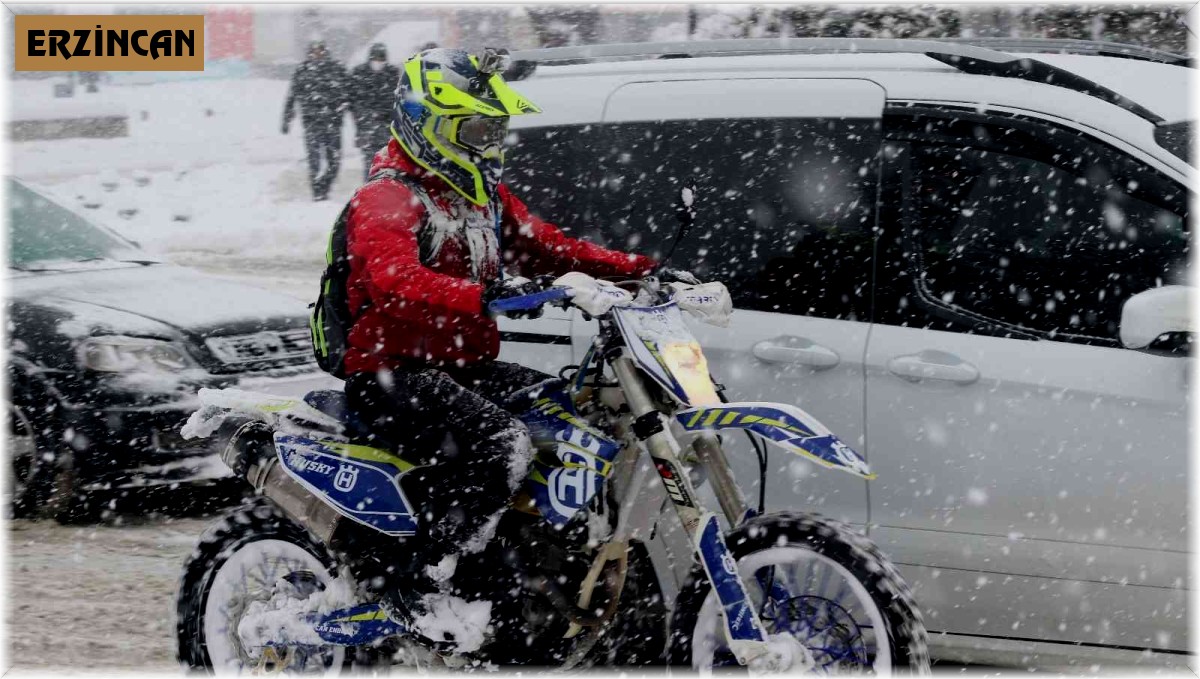 Erzincan'da kar ve tipiden 401 köy yolu ulaşıma kapandı