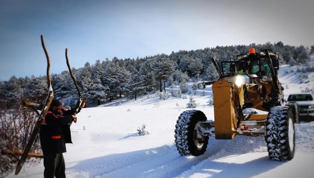 Erzincan'da kar ve tipiden 494 köy yolu ulaşıma kapandı