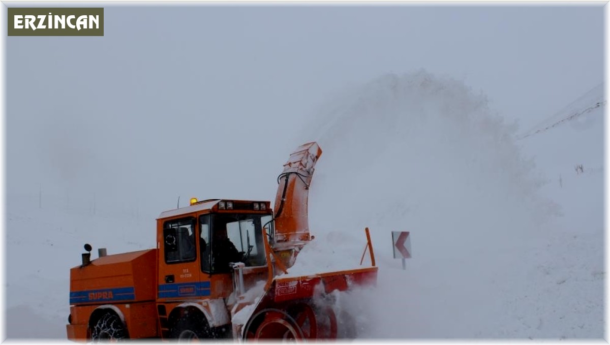 Erzincan'da kar ve tipiden kapanan 55 köy yolu ulaşıma açılıyor