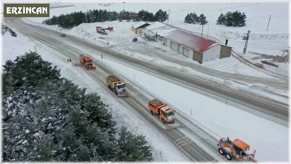 Erzincan'da kardan kapanan 375 köy yolu ulaşıma açıldı