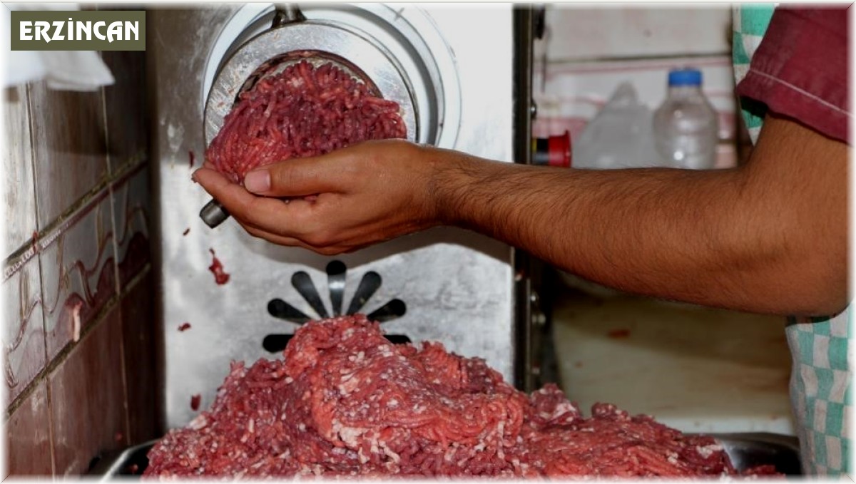 Erzincan'da kasapların kıyma mesaisi
