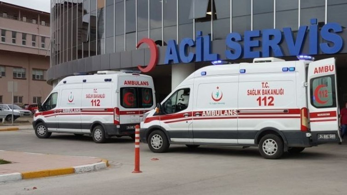 Erzincan'da kavgaya müdahale eden polis bacağından bıçaklandı