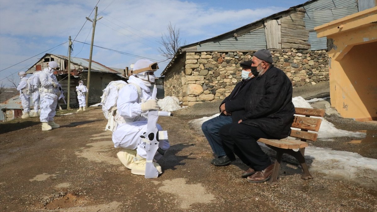 Erzincan'da komandolara kırsaldaki köylülerden moral desteği