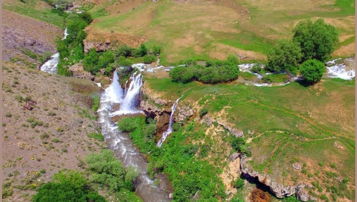Erzincan'da Konarlı Şelalesi doğal güzelliğiyle ziyaretçilerini bekliyor