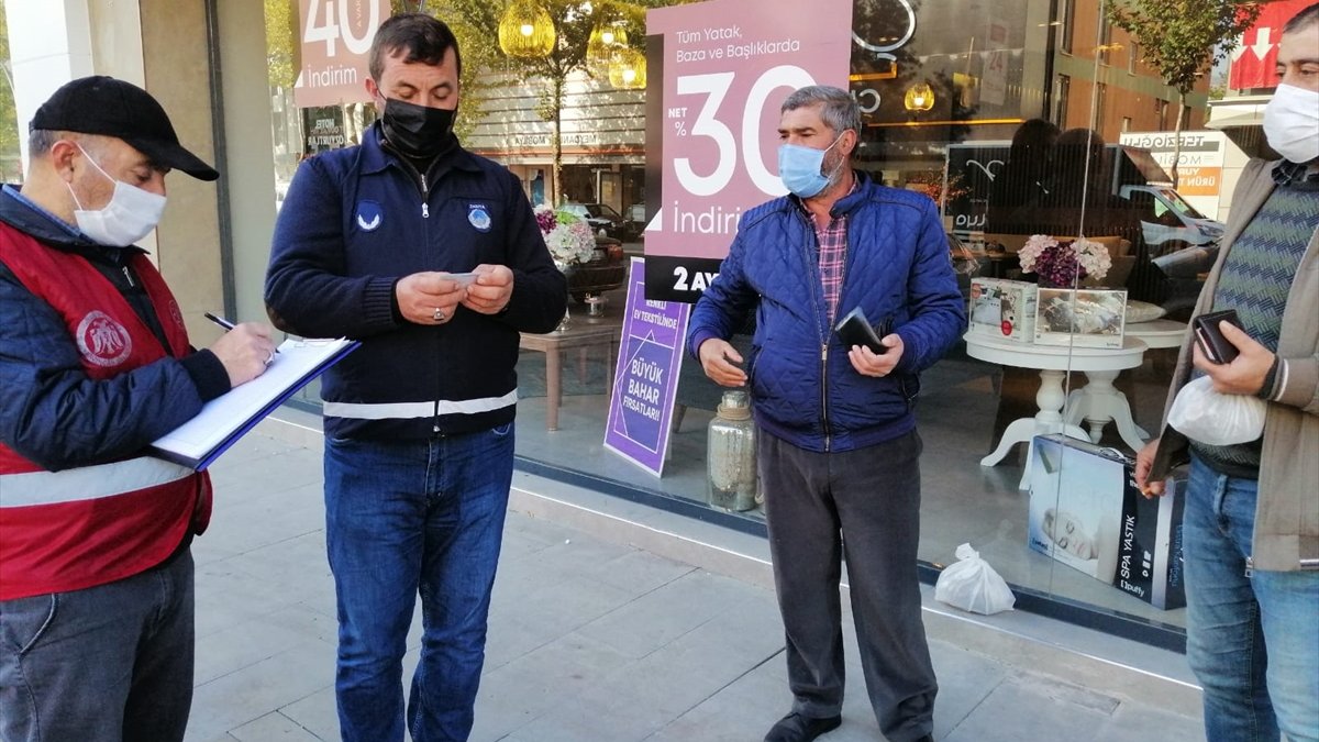 Erzincan'da Kovid-19 tedbirlerine uymayan 12 kişiye para cezası
