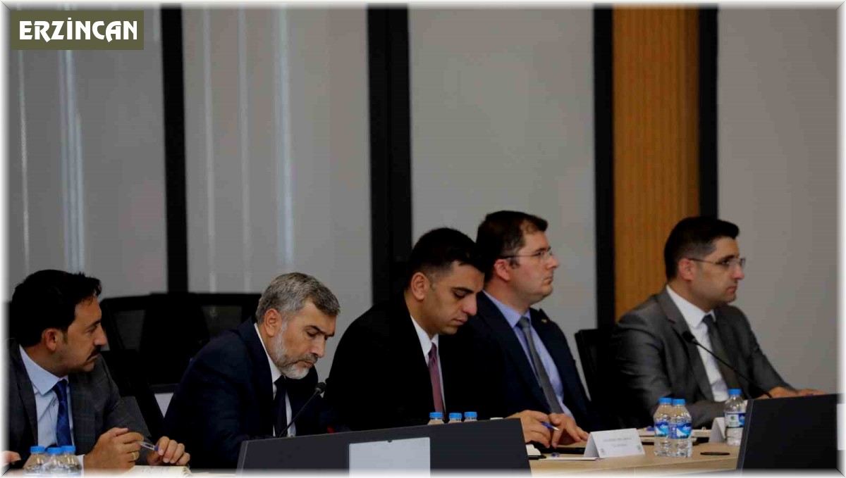 Erzincan'da kurum müdürleriyle toplantı yapıldı