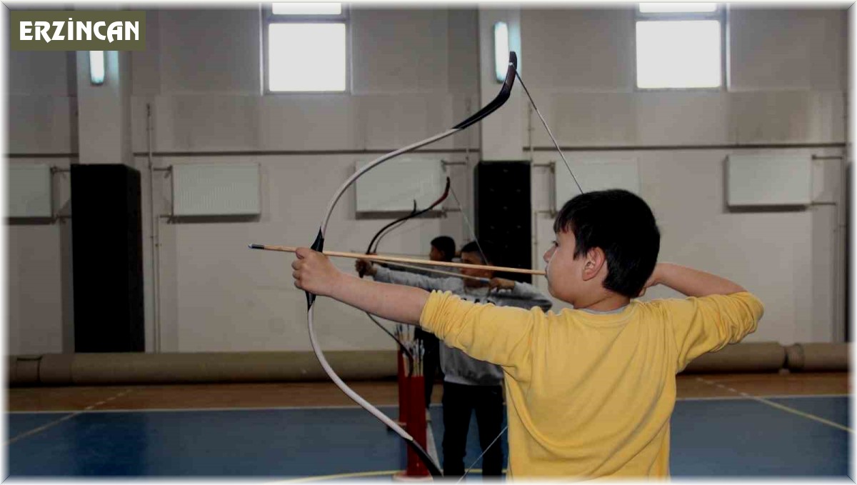 Erzincan'da minik 'okçular' yetişiyor