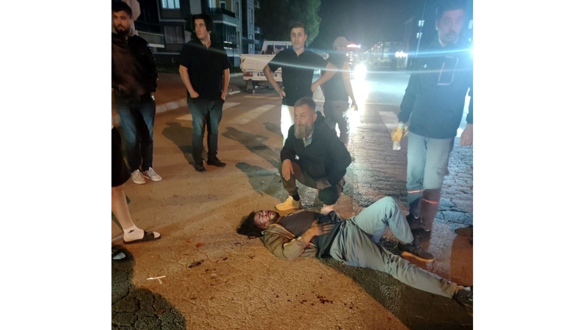 Erzincan'da motosiklet ile minibüsün çarpıştığı kazada 1 kişi yaralandı