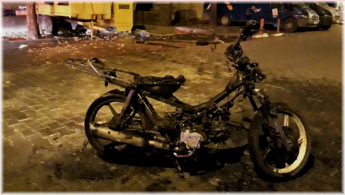 Erzincan'da motosiklet yangını