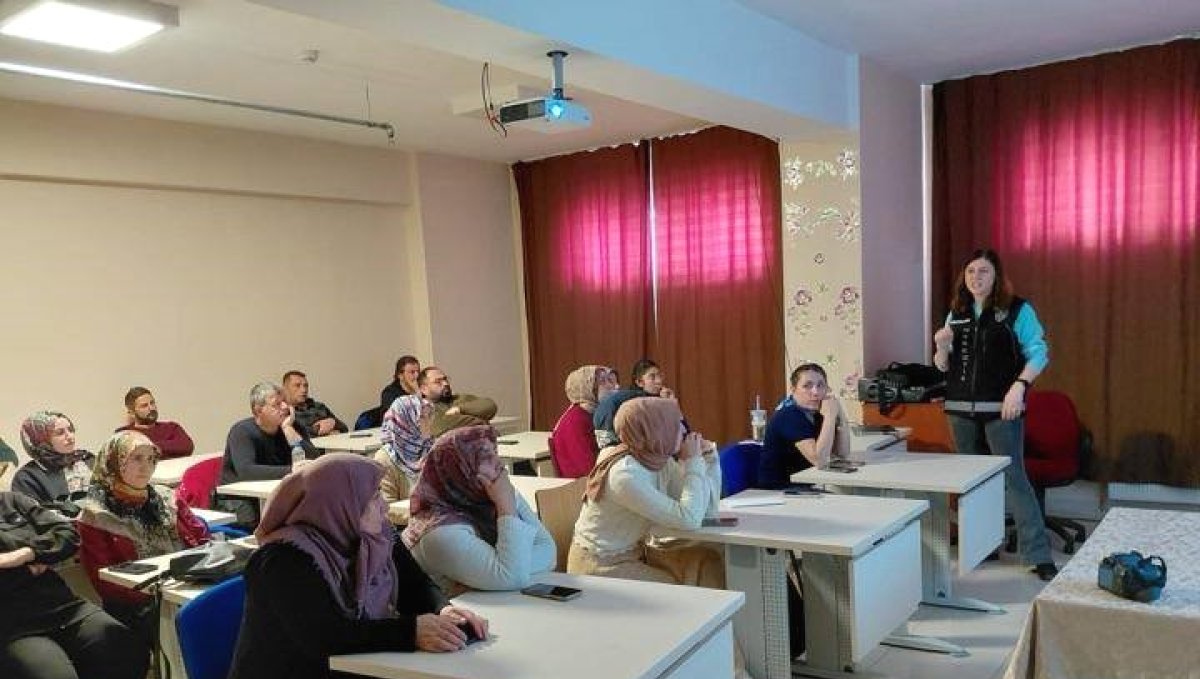 Erzincan'da narkotik ekiplerinden uyuşturucuyla mücadele eğitimi