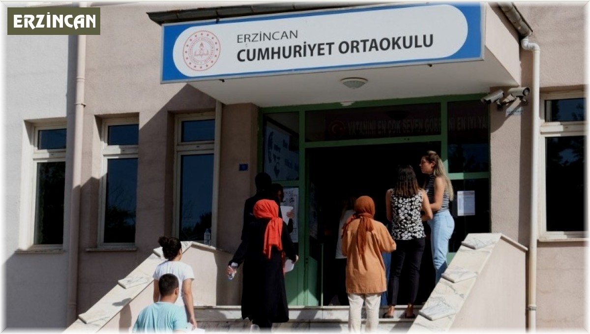 Erzincan'da ortaöğretim mezunu adaylar sınav heyecanı yaşadı