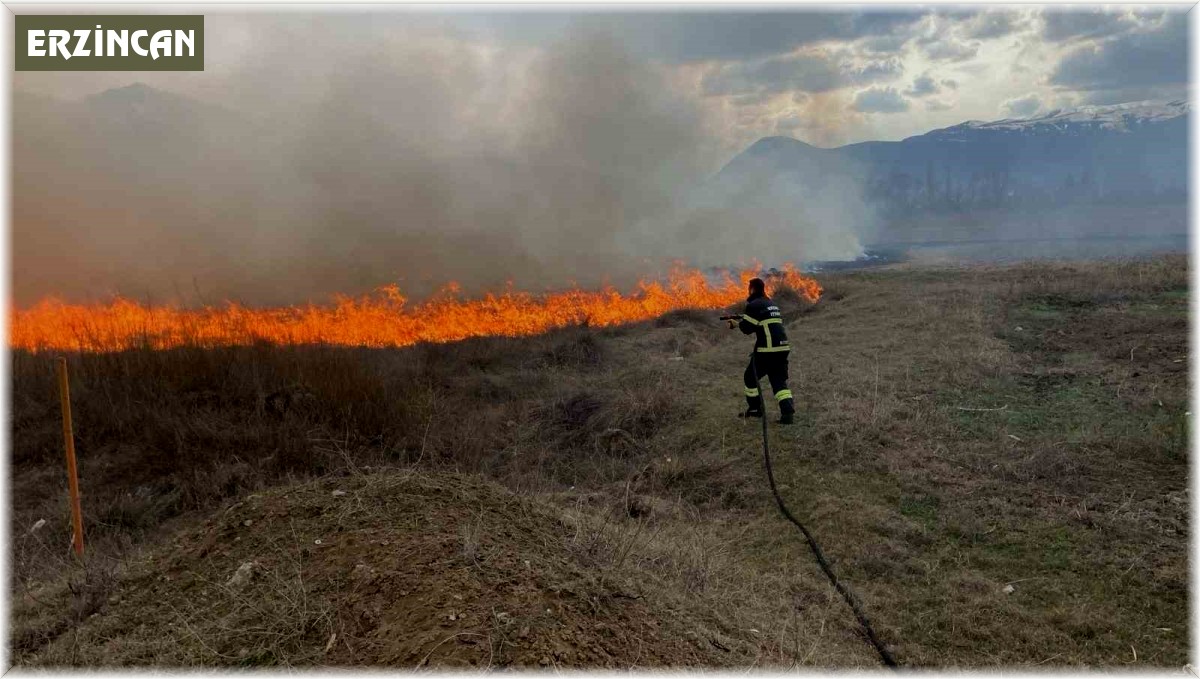 Erzincan'da örtü yangını büyümeden söndürüldü