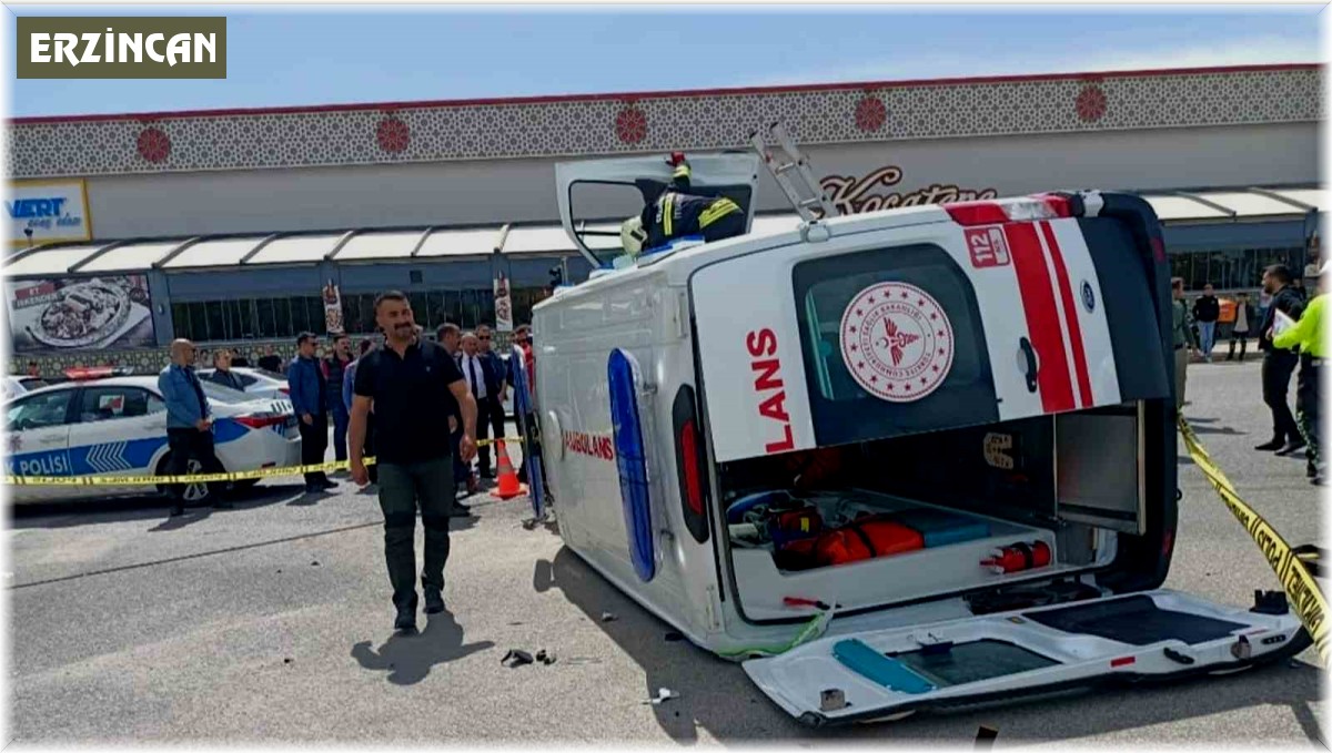 Erzincan'da otomobil ile ambulans çarpıştı: 6 yaralı