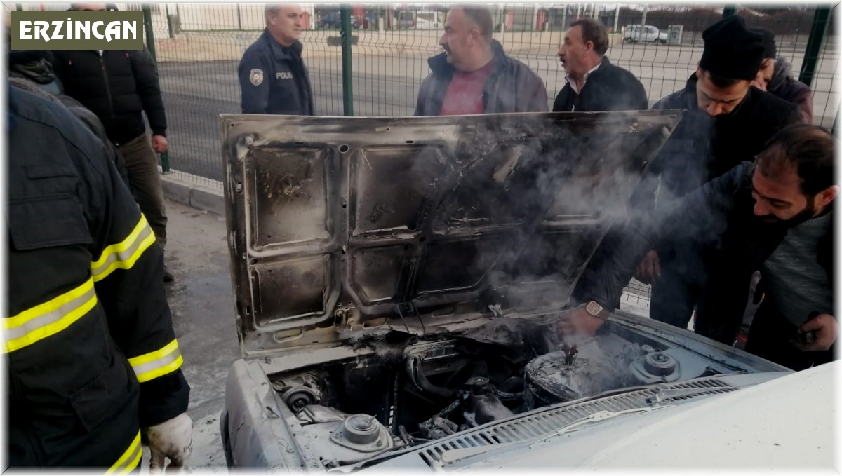 Erzincan'da otomobil yangını