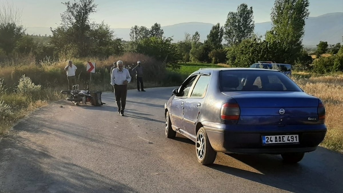 Erzincan'da otomobille çarpışan motosikletin sürücüsü öldü