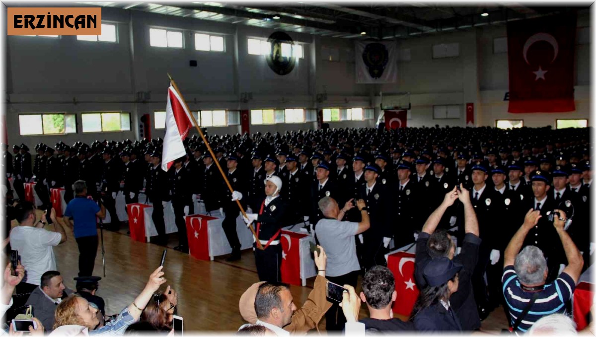 Erzincan'da polis adaylarının coşkulu mezuniyet sevinci