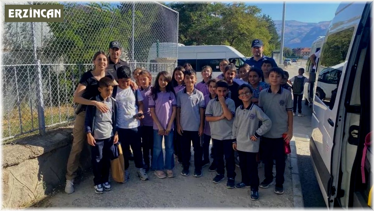 Erzincan'da polis ekipleri tarafından okul çevrelerinde denetimler sürüyor