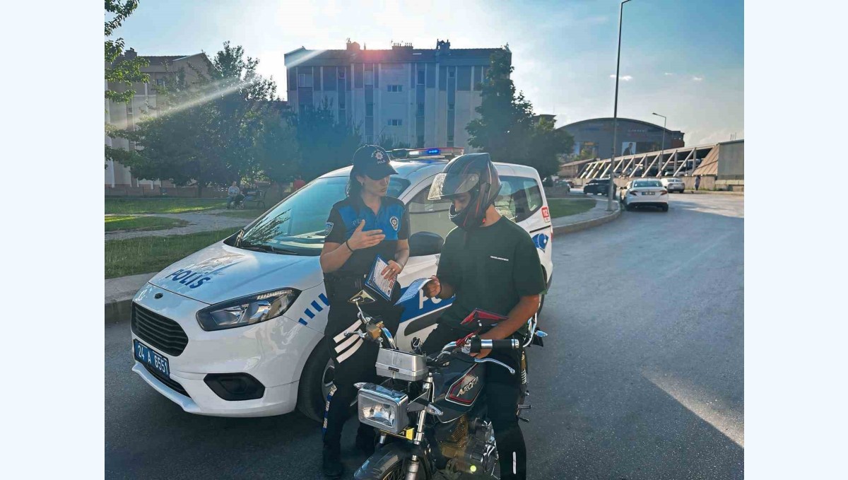 Erzincan'da polislerden sürücülere bilgilendirme