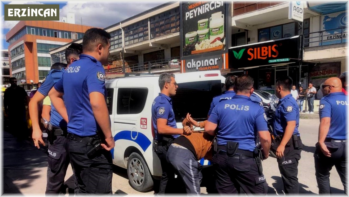 Erzincan'da polislere mukavemette bulunan 2 kişi orantılı güç kullanılarak gözaltına alındı