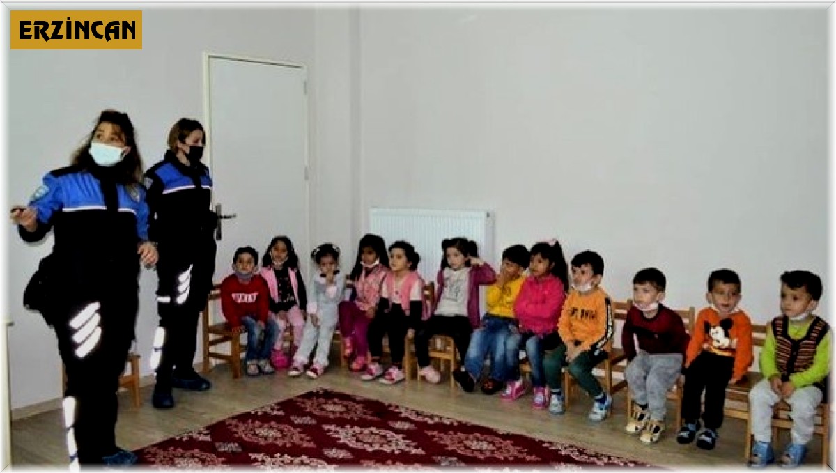 Erzincan'da polisten çocuklara broşürlü bilgilendirme