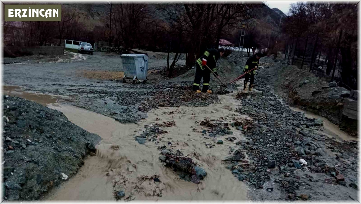 Erzincan'da sağanak sonrası su taşkını oluştu