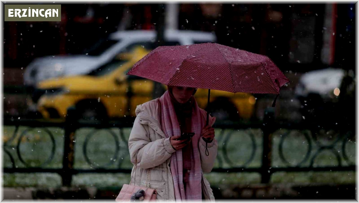 Erzincan'da sağanak yağış aralıklı etkisini sürdürüyor