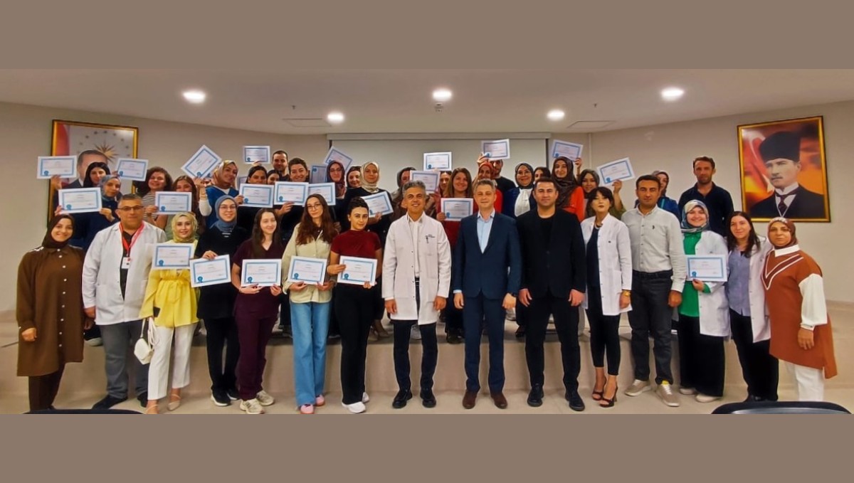 Erzincan'da sağlık çalışanlarına 'Anne Sütü ve Emzirme Danışmanlığı Eğitimi' verildi