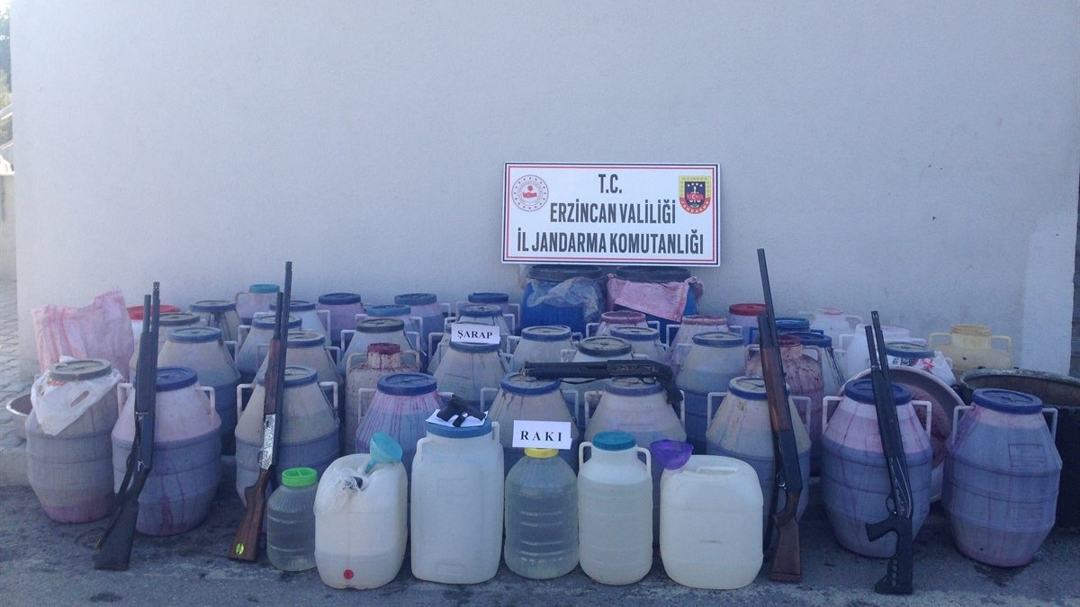Erzincan'da sahte ve kaçak içki operasyonu: 2 gözaltı