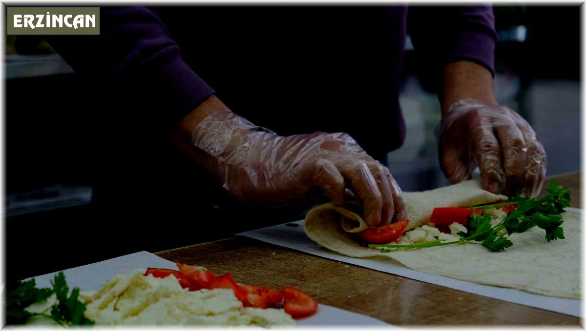 Erzincan'da sahur sofralarının vazgeçilmezi: "Tulum peyniri"