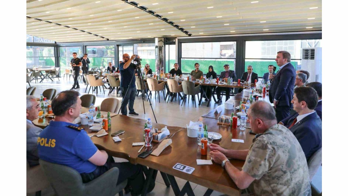 Erzincan'da şehit yakınları ile gazi ve ailelerinin onuruna yemek