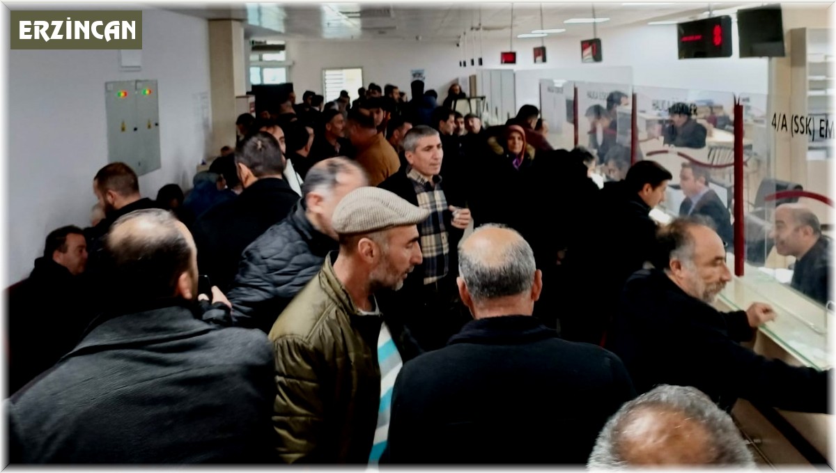Erzincan'da SGK binasında EYT yoğunluğu