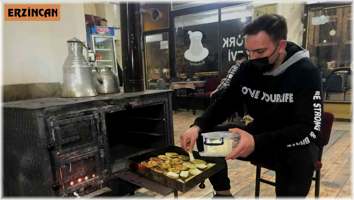 Erzincan'da soğuk kış gecelerinin vazgeçilmez lezzeti kaşarlı patates