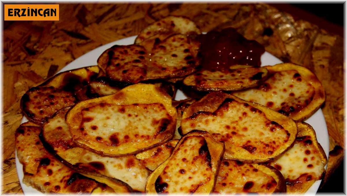 Erzincan'da soğuk kış gecelerinin vazgeçilmez lezzeti kaşarlı patates
