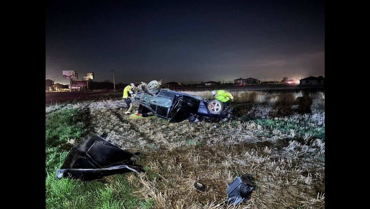 Erzincan'da takla atan otomobilde 2 kişi yaralandı