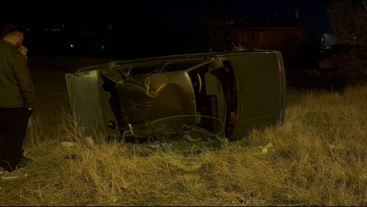 Erzincan'da takla atan otomobilin sürücüsü yaralandı