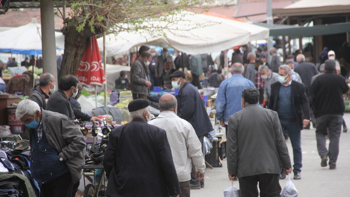 Erzincan'da tam kapanma sessizliği sona erdi, cadde ve sokaklarda hareketlilik başladı