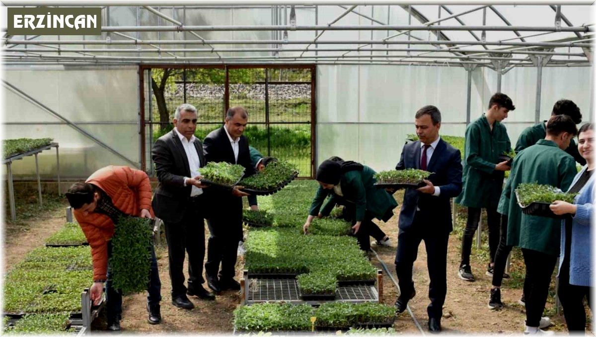 Erzincan'da tarım bölümü öğrencileri hem öğreniyor, hem üretiyor