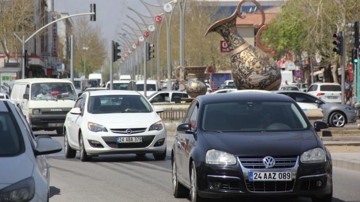 Erzincan'da trafiğe kayıtlı araç sayısı itibarıyla 64 bin 64 oldu
