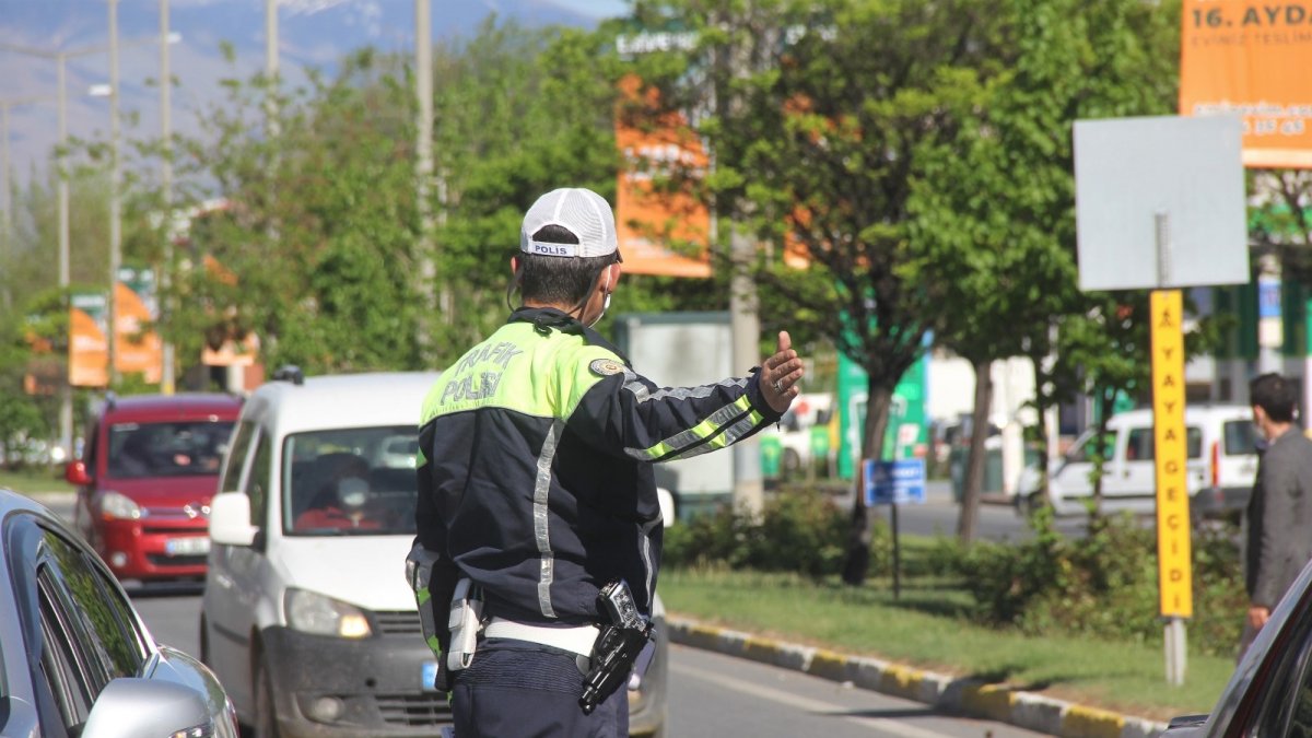 Erzincan'da trafiğe kayıtlı araç sayısı Nisan ayı sonu itibarıyla 62 bin 196 oldu