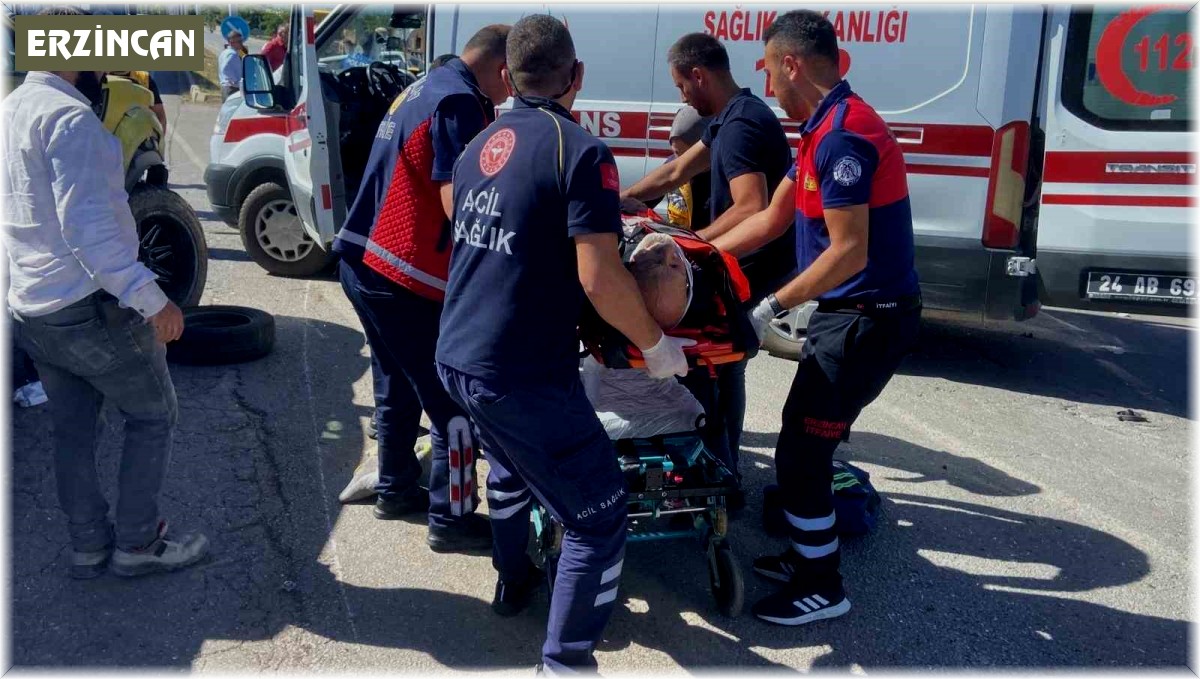 Erzincan'da trafik kazası: 2 yaralı