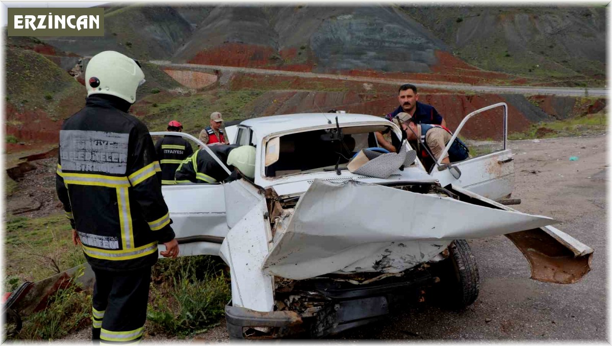 Erzincan'da trafik kazası: 2 yaralı