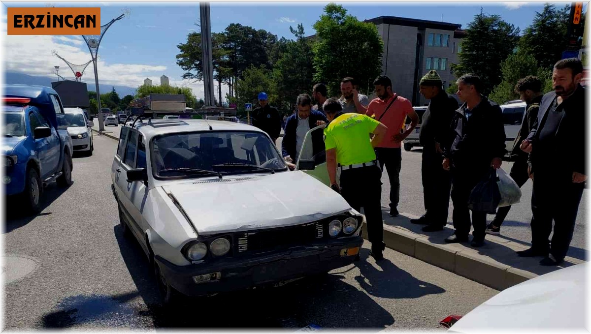 Erzincan'da trafik kazası: 3 yaralı