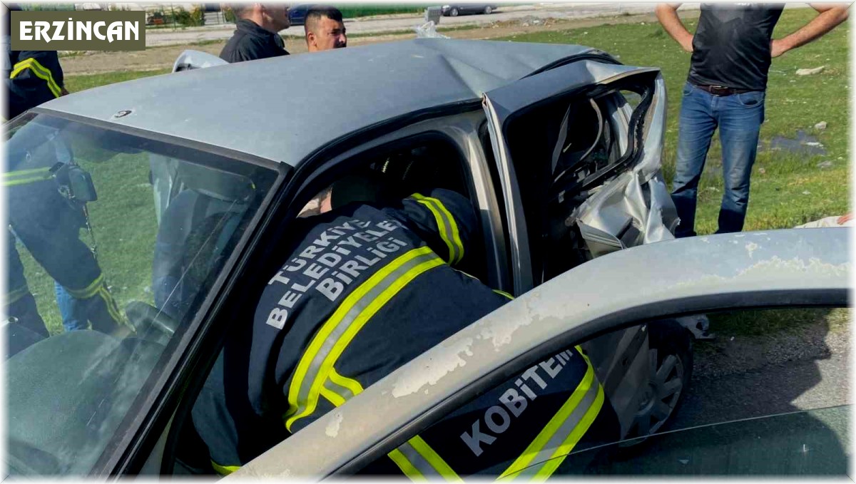 Erzincan'da trafik kazası: 4 yaralı