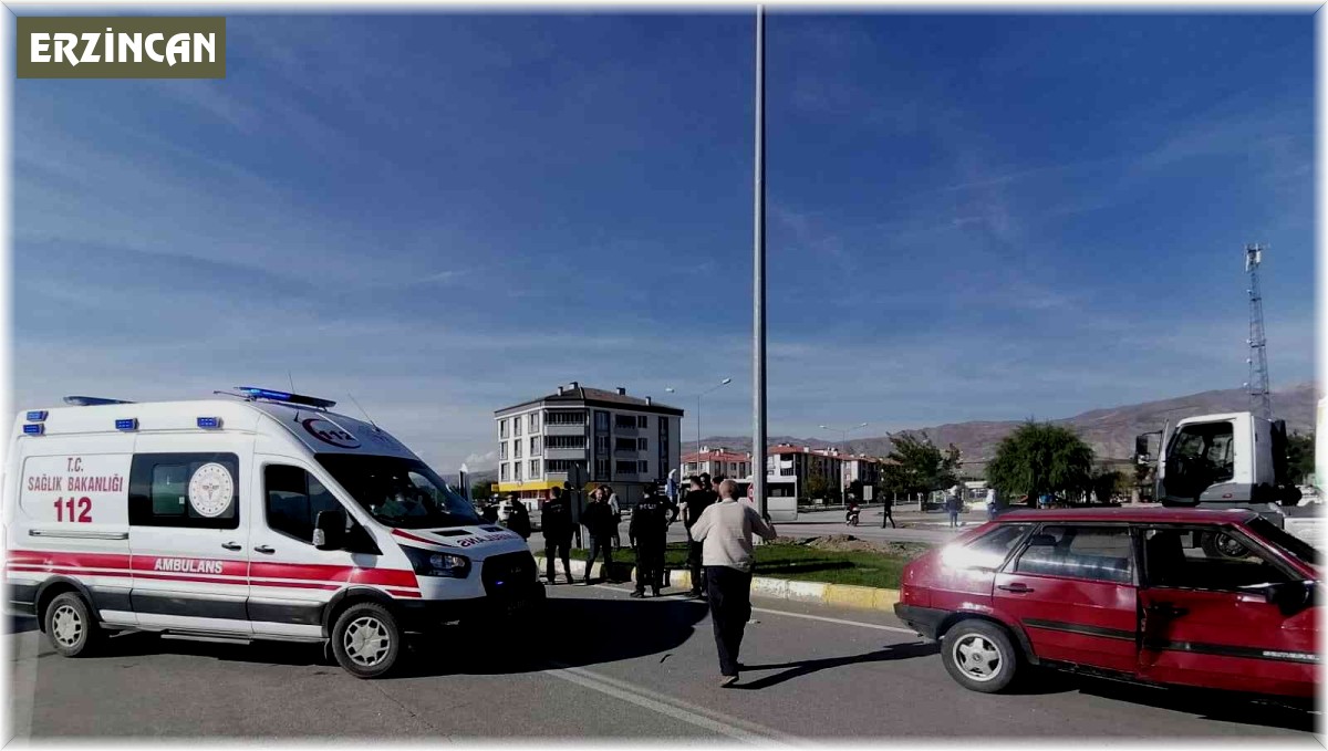Erzincan'da trafik kazası: 4 yaralı