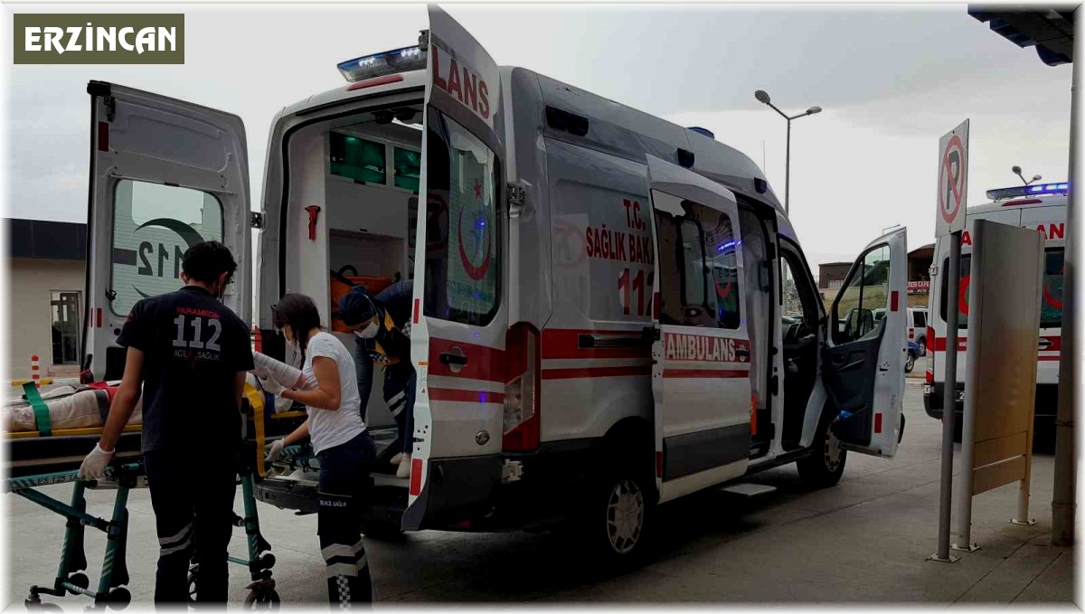 Erzincan'da trafik kazası: 4 yaralı