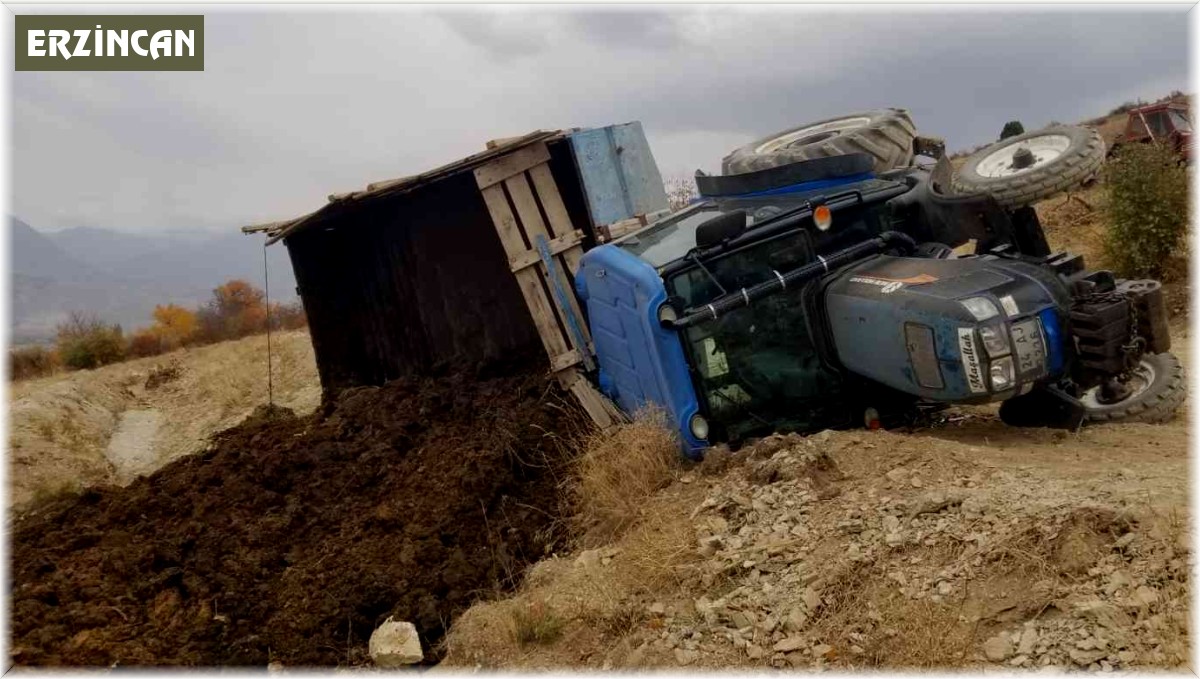 Erzincan'da traktörün devrilmesi sonucu sürücü yaralandı