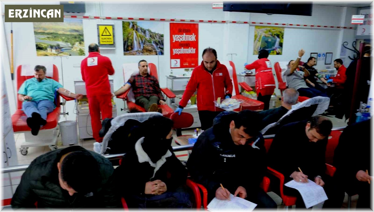 Erzincan'da vatandaşlar kan merkezlerine akın etti