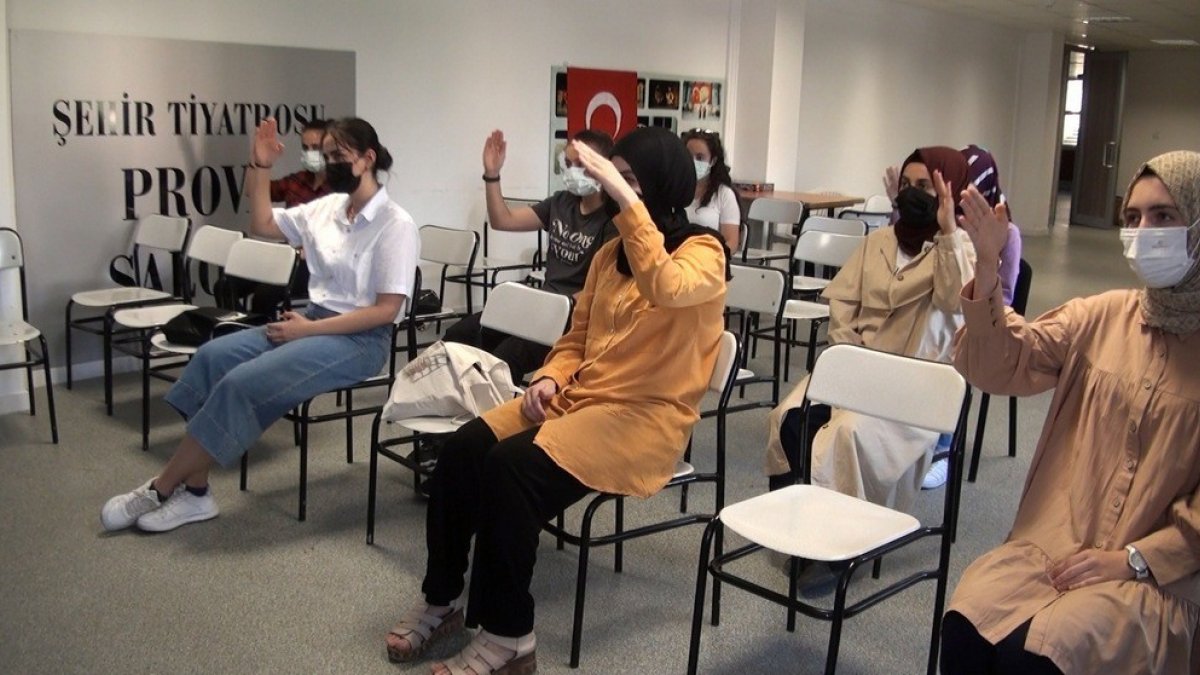 Erzincan'da vatandaşlara ücretsiz işaret dili kursu