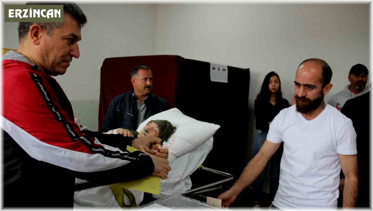 Erzincan'da vatandaşlık görevi engel tanımadı