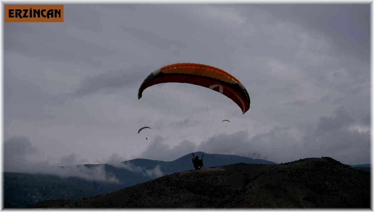 Erzincan'da Yamaç Paraşütü Hedef Şampiyonası